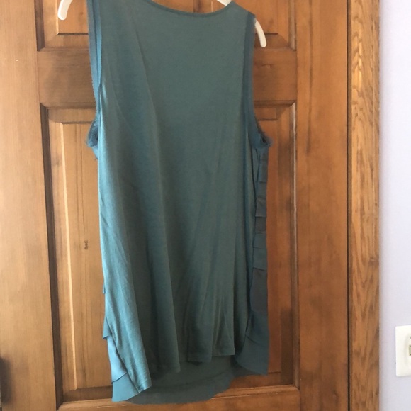 Loft size large layered top - Picture 6 of 6